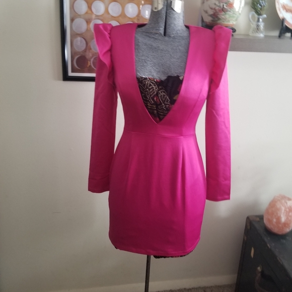 Deep V dress - Picture 4 of 12